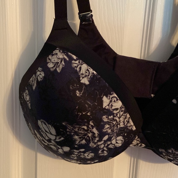 2 maidenform bras . Both in excellent condition - Picture 2 of 7